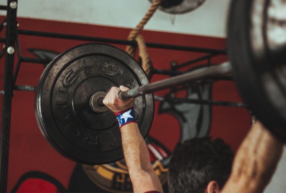 Vzpírání, silový trénink, nebo plyometrie? Která metoda je nejefektivnější?